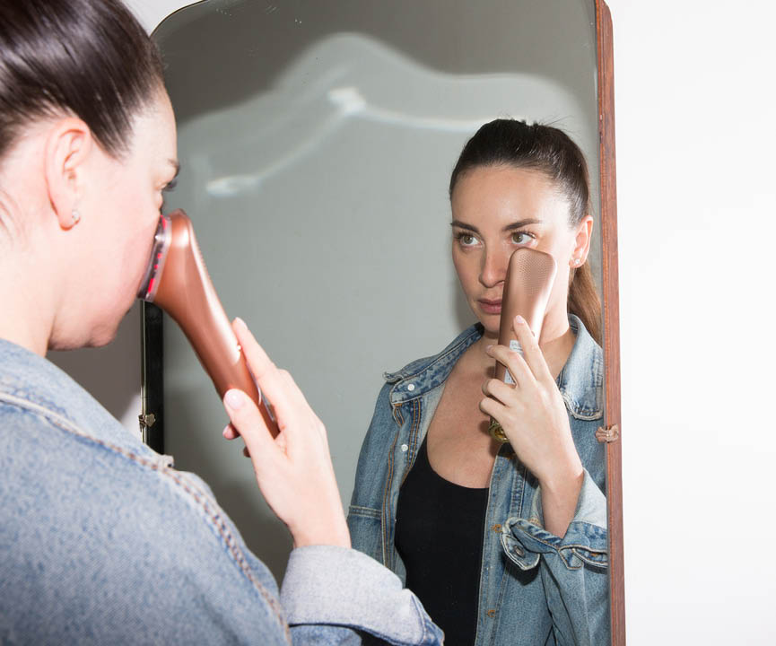 Tami F. using a Telosin device while looking in a mirror